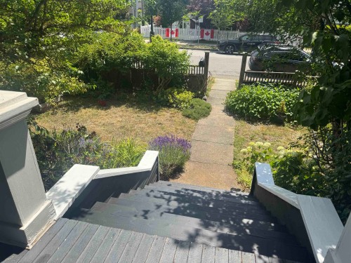 364 14Th Street E, North Vancouver, BC 