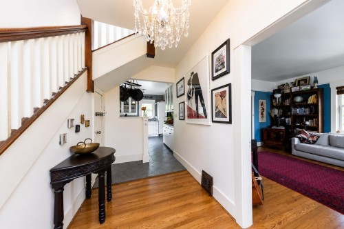 364 14Th Street E, North Vancouver, BC 