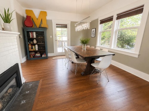 364 14Th Street E, North Vancouver, BC 