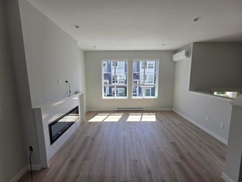 59-5311 Admiral Way, Delta, BC - Indoor With Fireplace