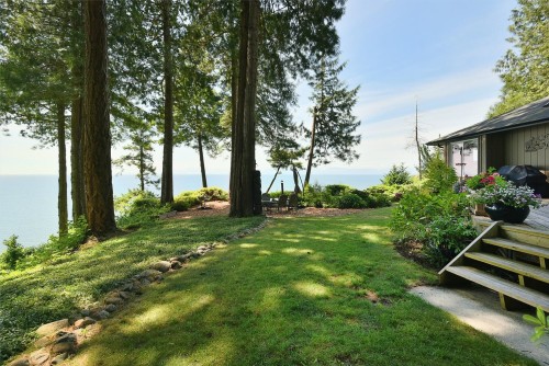 7647 Eureka Place, Halfmoon Bay, BC 