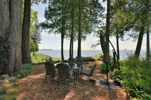 7647 Eureka Place, Halfmoon Bay, BC 