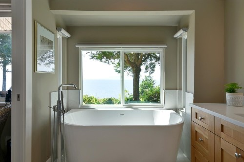 7647 Eureka Place, Halfmoon Bay, BC 