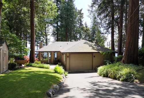 7647 Eureka Place, Halfmoon Bay, BC 