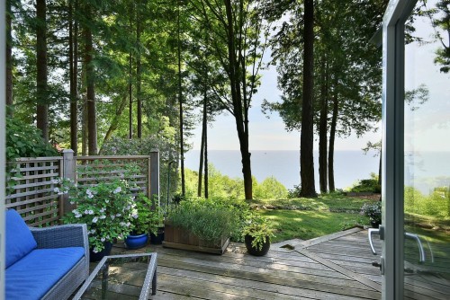 7647 Eureka Place, Halfmoon Bay, BC 