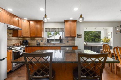 6266 Eagle Drive, Whistler, BC - Indoor Photo Showing Kitchen