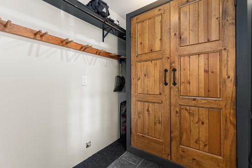 6266 Eagle Drive, Whistler, BC - Indoor Photo Showing Other Room
