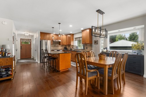 6266 Eagle Drive, Whistler, BC - Indoor Photo Showing Dining Room