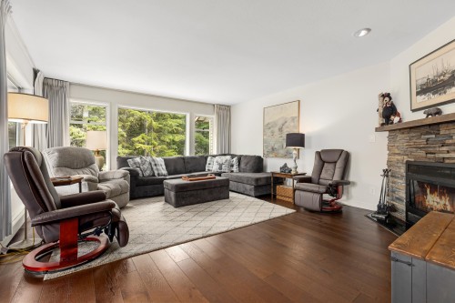 6266 Eagle Drive, Whistler, BC - Indoor Photo Showing Living Room With Fireplace