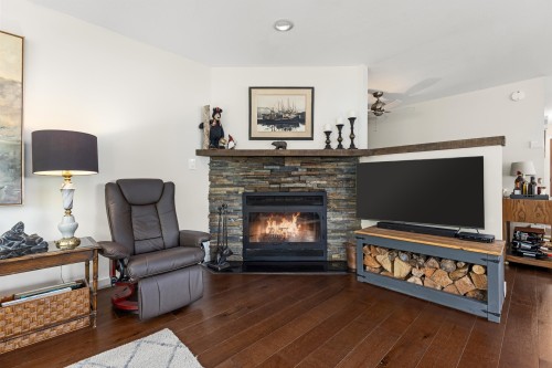 6266 Eagle Drive, Whistler, BC - Indoor Photo Showing Living Room With Fireplace
