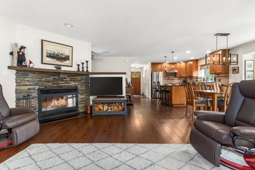 6266 Eagle Drive, Whistler, BC - Indoor Photo Showing Living Room With Fireplace