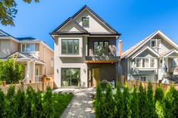 1-3771 King Edward Avenue W Vancouver, BC V6S 1M8