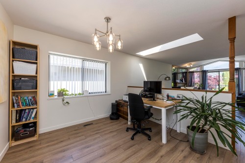 239 20Th Street E, North Vancouver, BC 