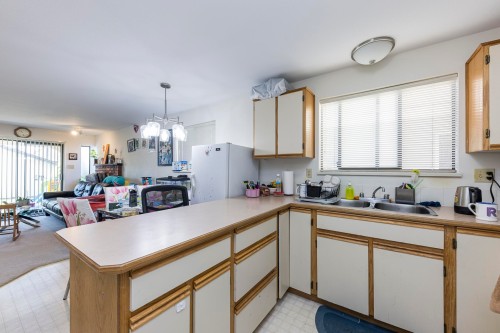 239 20Th Street E, North Vancouver, BC 