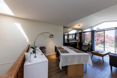 239 20Th Street E, North Vancouver, BC 