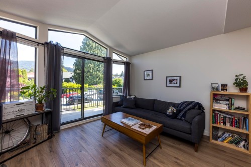 239 20Th Street E, North Vancouver, BC 