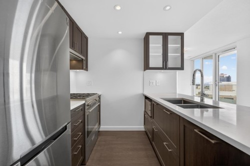 2708-5470 Ormidale St, Vancouver, BC - Indoor Photo Showing Kitchen With Double Sink With Upgraded Kitchen