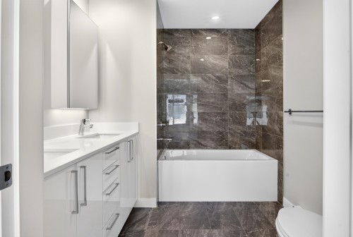 15-4337 Boundary Road, Richmond, BC 