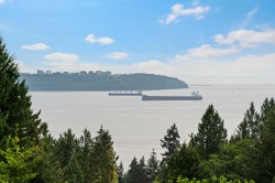 2660 Queens Avenue  West Vancouver, BC V7V 2Z1