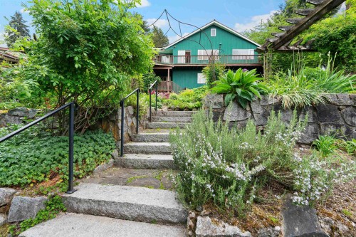 2660 Queens Avenue, West Vancouver, BC 