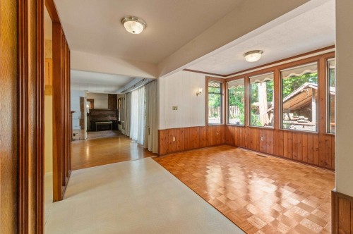 2495 Lauralynn Drive, North Vancouver, BC 