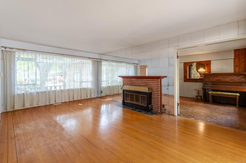 2495 Lauralynn Drive, North Vancouver, BC 