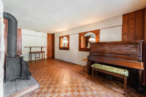 2495 Lauralynn Drive, North Vancouver, BC 