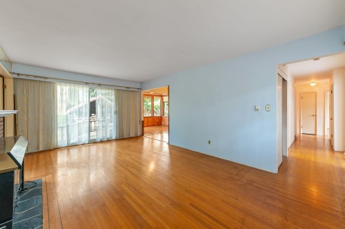 2495 Lauralynn Drive, North Vancouver, BC 