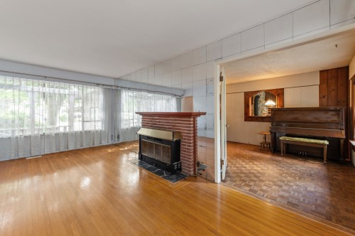 2495 Lauralynn Drive, North Vancouver, BC 