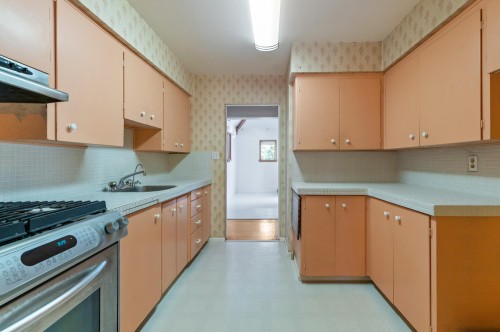2495 Lauralynn Drive, North Vancouver, BC 