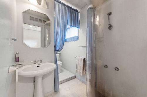 2495 Lauralynn Drive, North Vancouver, BC 