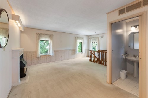 2495 Lauralynn Drive, North Vancouver, BC 