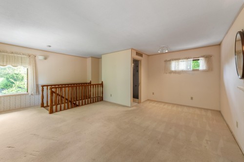2495 Lauralynn Drive, North Vancouver, BC 