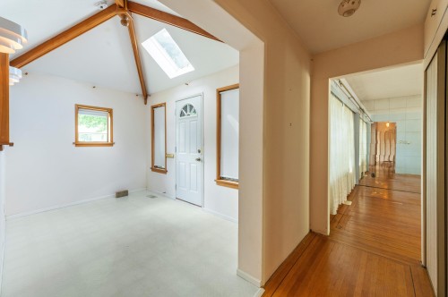 2495 Lauralynn Drive, North Vancouver, BC 