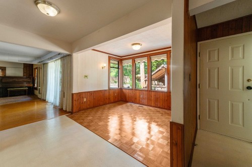 2495 Lauralynn Drive, North Vancouver, BC 