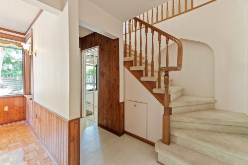 2495 Lauralynn Drive, North Vancouver, BC 
