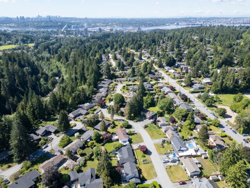 2495 Lauralynn Drive, North Vancouver, BC 