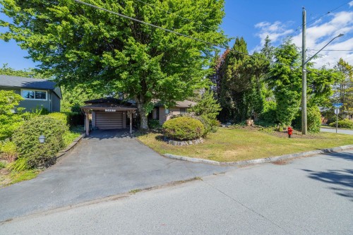 2495 Lauralynn Drive, North Vancouver, BC 