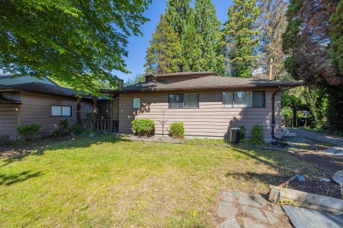 2495 Lauralynn Drive, North Vancouver, BC 
