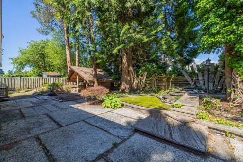 2495 Lauralynn Drive, North Vancouver, BC 