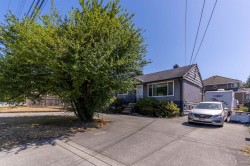 539 Schoolhouse Street  Coquitlam, BC V3J 5N8