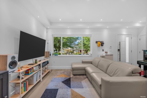 3342 24Th Avenue E, Vancouver, BC 