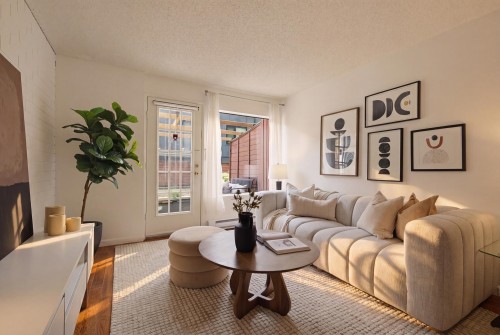 14-719 31st Avenue E Vancouver, BC V5V 2W9