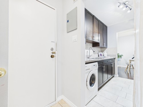 220-8411 Ackroyd, Richmond, BC - Indoor Photo Showing Laundry Room