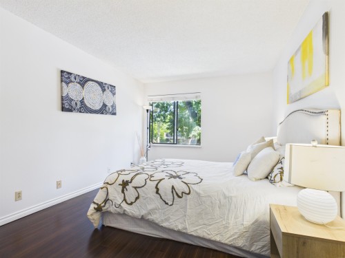 220-8411 Ackroyd, Richmond, BC - Indoor Photo Showing Bedroom