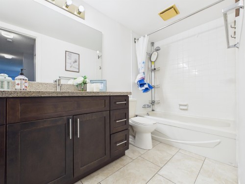 220-8411 Ackroyd, Richmond, BC - Indoor Photo Showing Bathroom