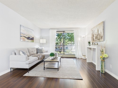 220-8411 Ackroyd, Richmond, BC - Indoor Photo Showing Living Room
