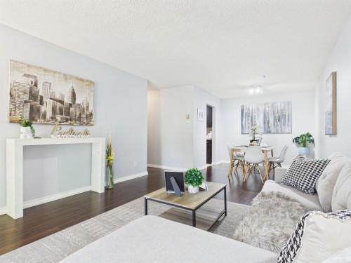 220-8411 Ackroyd, Richmond, BC - Indoor Photo Showing Living Room
