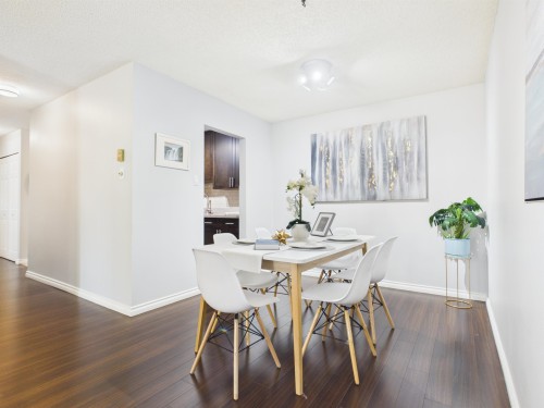 220-8411 Ackroyd, Richmond, BC - Indoor Photo Showing Dining Room