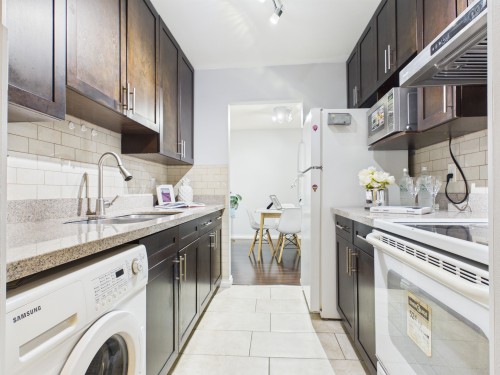 220-8411 Ackroyd, Richmond, BC - Indoor Photo Showing Laundry Room